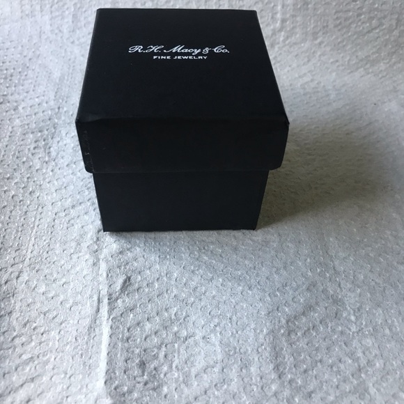 New Blue Topaz ring - Picture 14 of 15